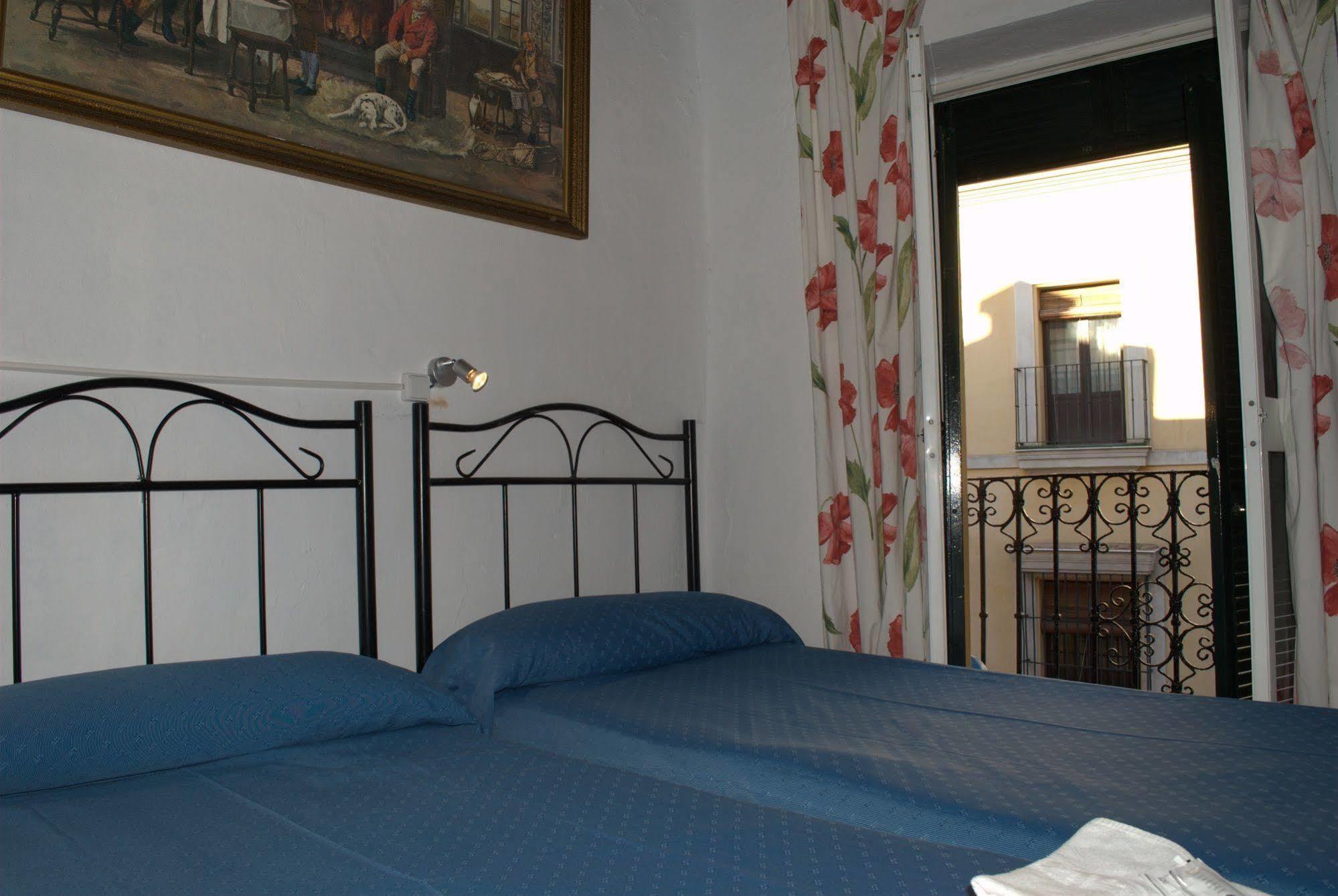 Pension Santa Maria La Blanca Sevilla Kültér fotó
