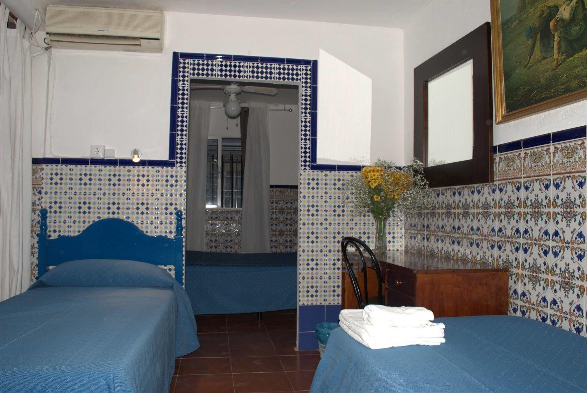 Pension Santa Maria La Blanca Sevilla Kültér fotó